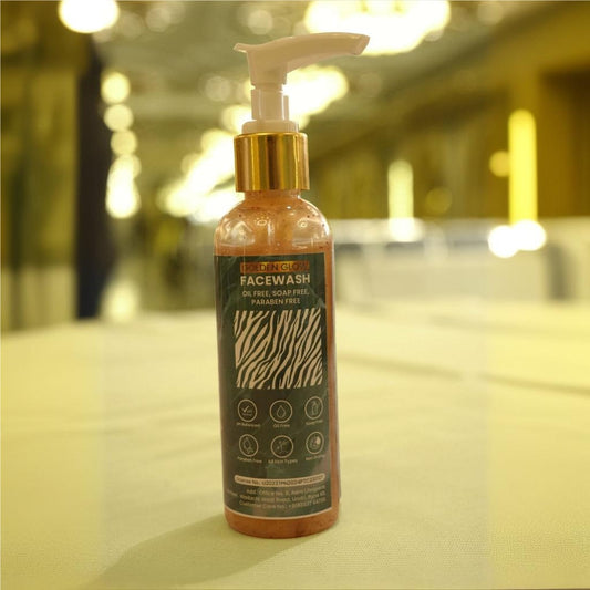 Makyaj Golden Glow Face Wash bottle